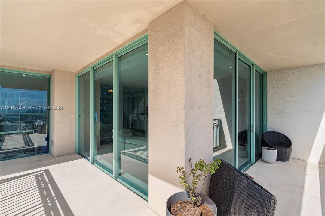 Active With Contract: $3,100,000 (3 beds, 3 baths, 2522 Square Feet)