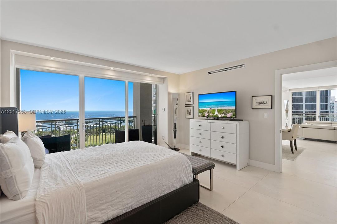 Active With Contract: $3,100,000 (3 beds, 3 baths, 2522 Square Feet)