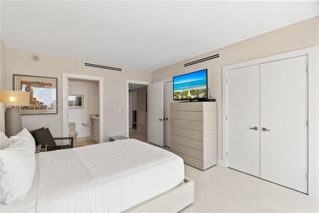 Active With Contract: $3,100,000 (3 beds, 3 baths, 2522 Square Feet)