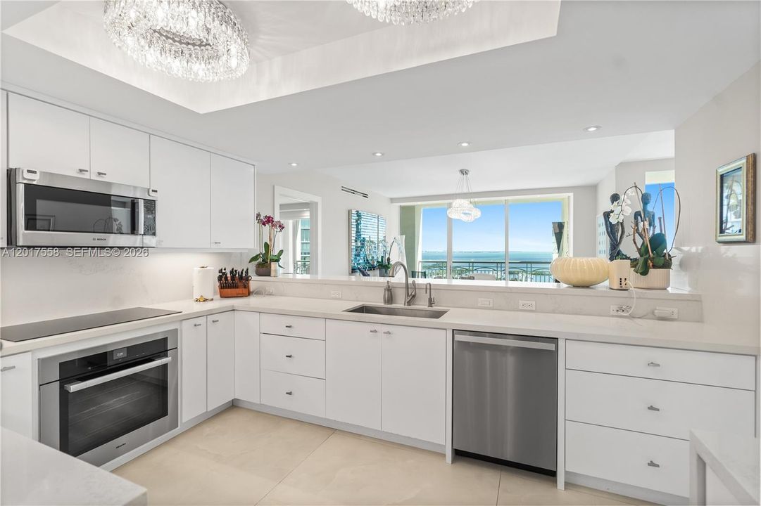 Active With Contract: $3,100,000 (3 beds, 3 baths, 2522 Square Feet)