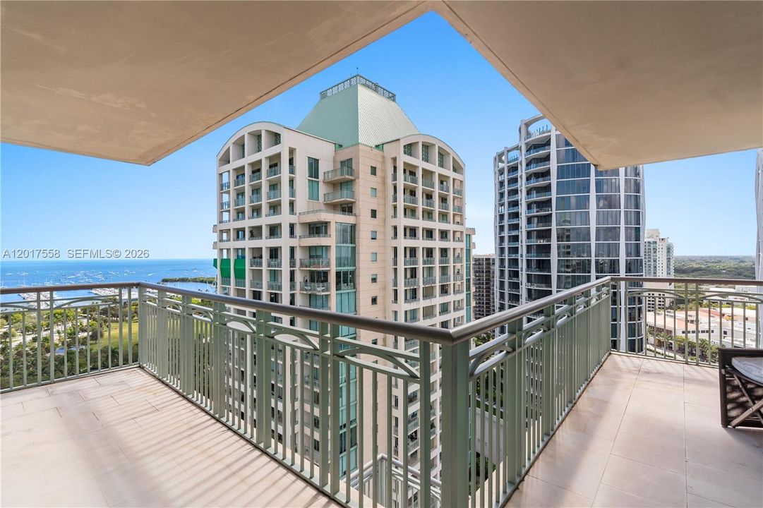 Active With Contract: $3,100,000 (3 beds, 3 baths, 2522 Square Feet)