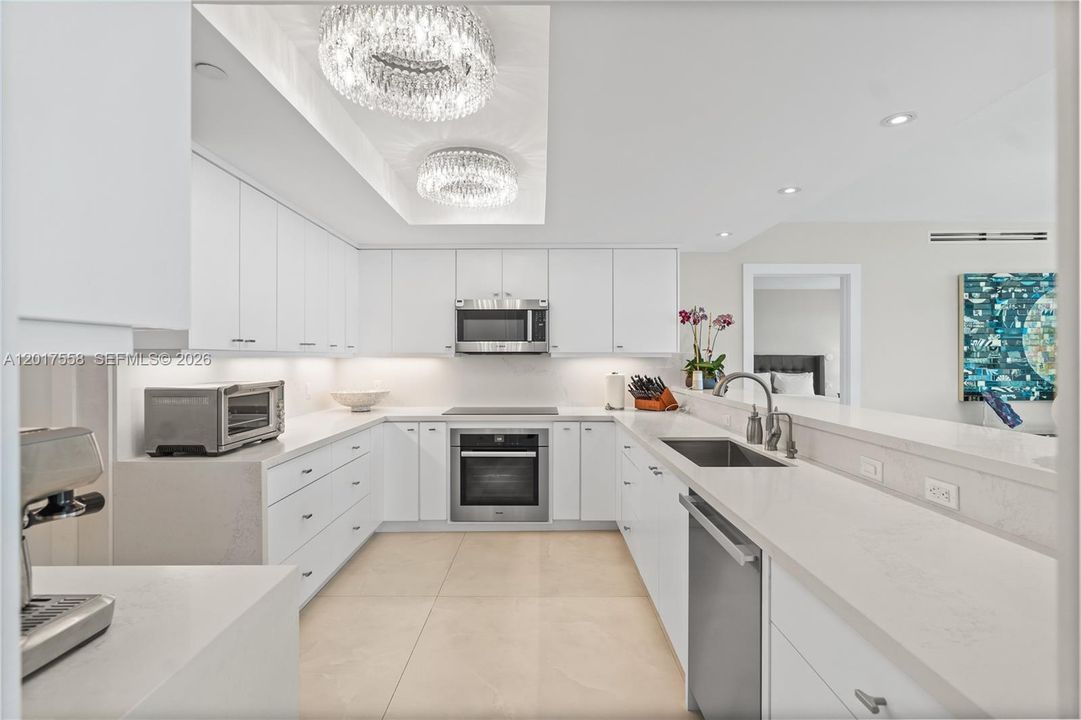 Active With Contract: $3,100,000 (3 beds, 3 baths, 2522 Square Feet)