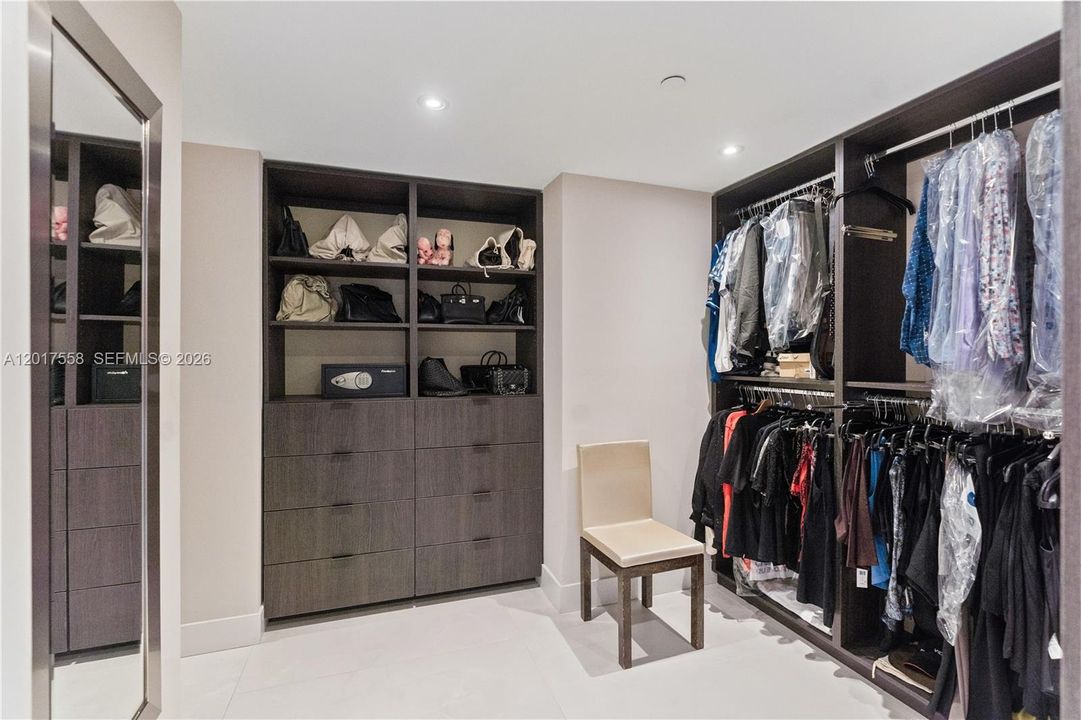 Active With Contract: $3,100,000 (3 beds, 3 baths, 2522 Square Feet)