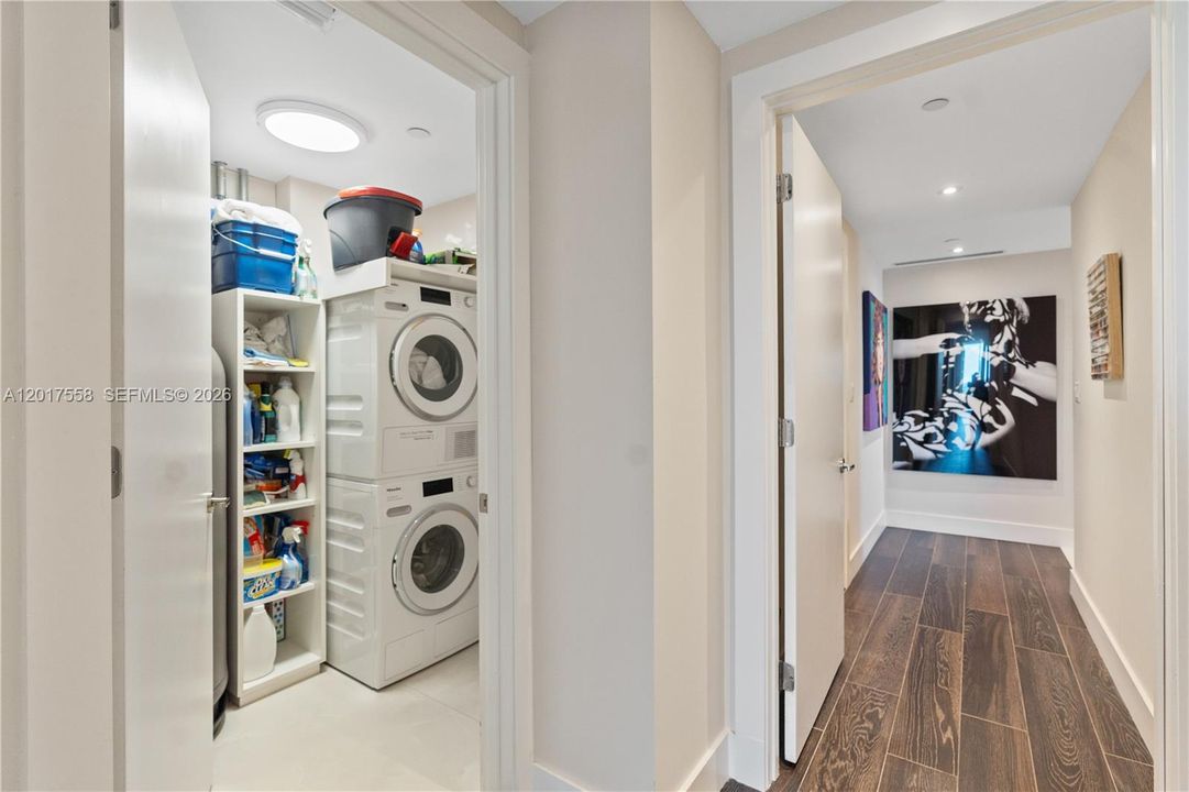 Active With Contract: $3,100,000 (3 beds, 3 baths, 2522 Square Feet)