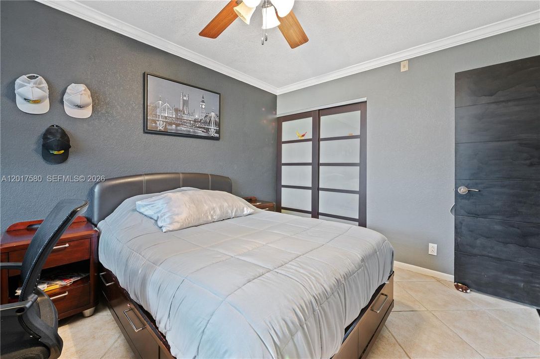 For Sale: $265,000 (2 beds, 2 baths, 1300 Square Feet)