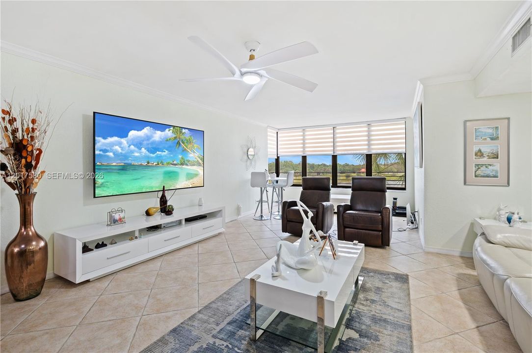 For Sale: $265,000 (2 beds, 2 baths, 1300 Square Feet)