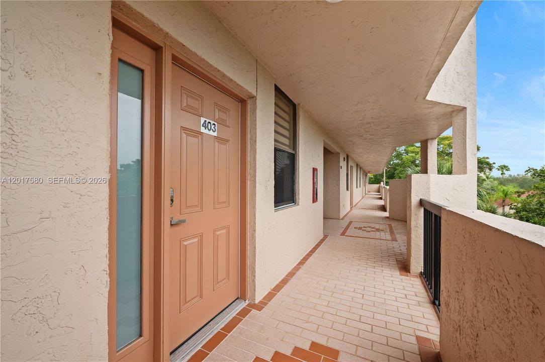 For Sale: $265,000 (2 beds, 2 baths, 1300 Square Feet)
