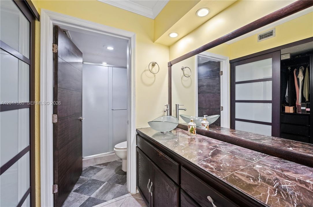 For Sale: $265,000 (2 beds, 2 baths, 1300 Square Feet)