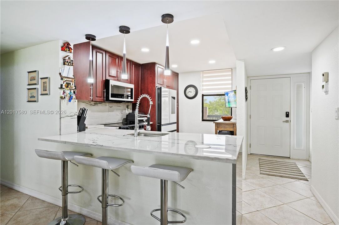 For Sale: $265,000 (2 beds, 2 baths, 1300 Square Feet)
