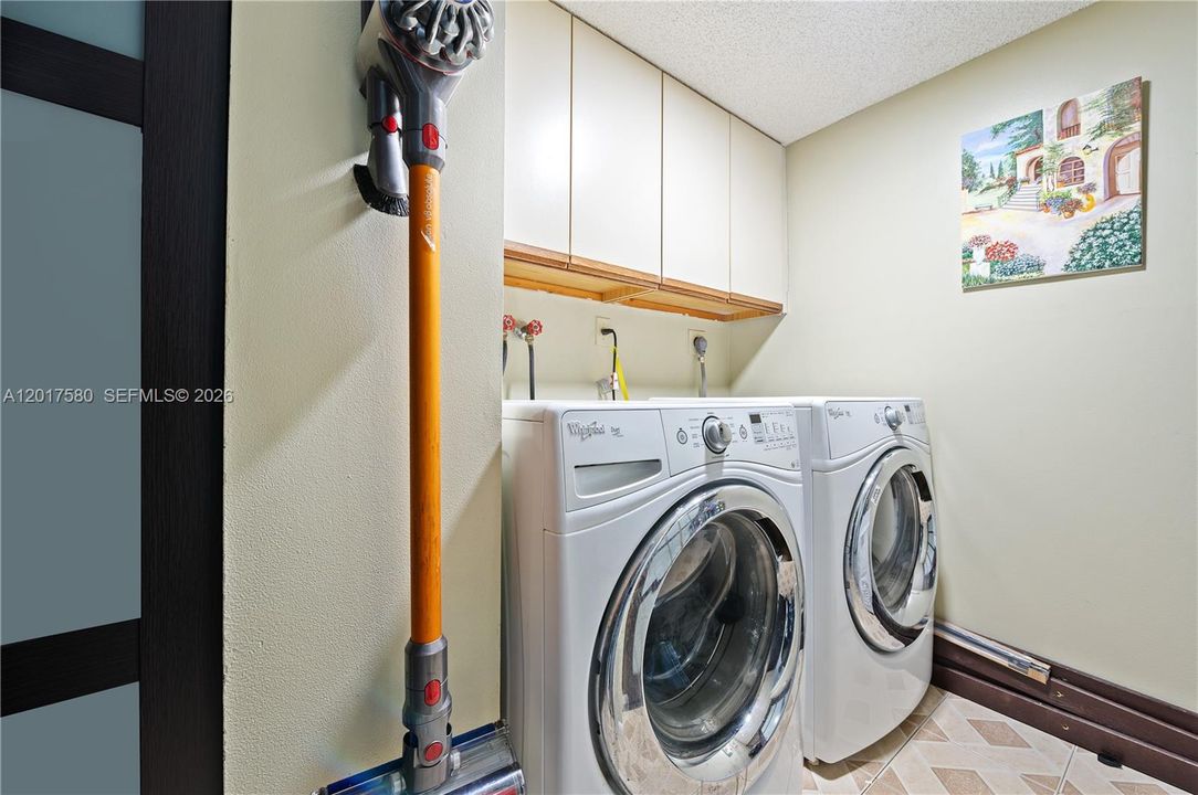 For Sale: $265,000 (2 beds, 2 baths, 1300 Square Feet)