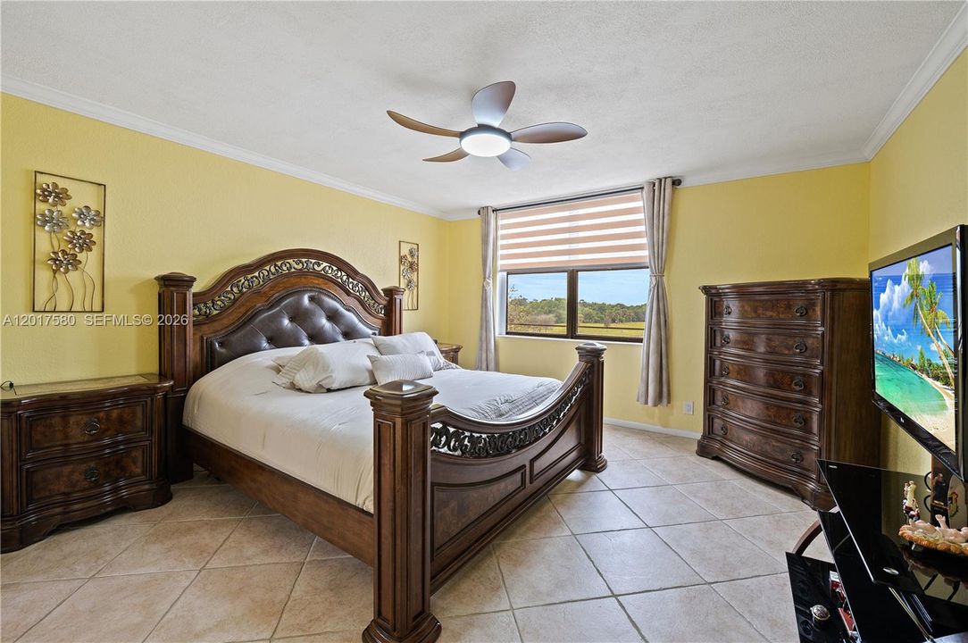 For Sale: $265,000 (2 beds, 2 baths, 1300 Square Feet)