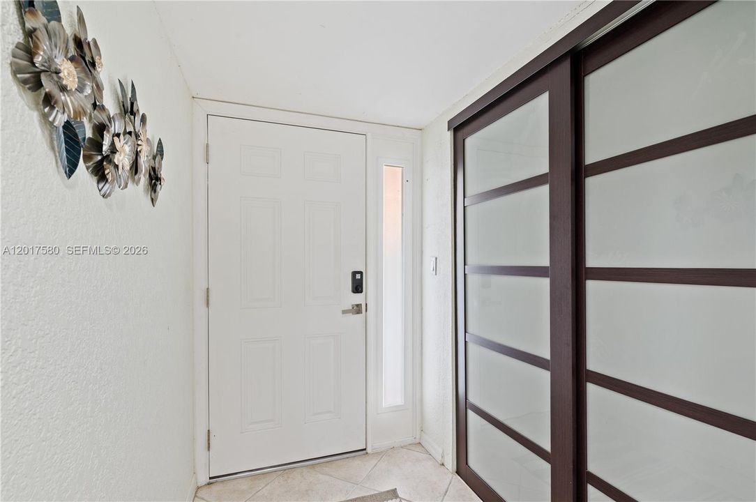For Sale: $265,000 (2 beds, 2 baths, 1300 Square Feet)