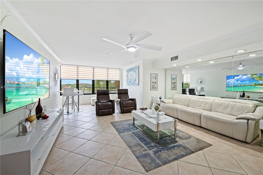 For Sale: $265,000 (2 beds, 2 baths, 1300 Square Feet)