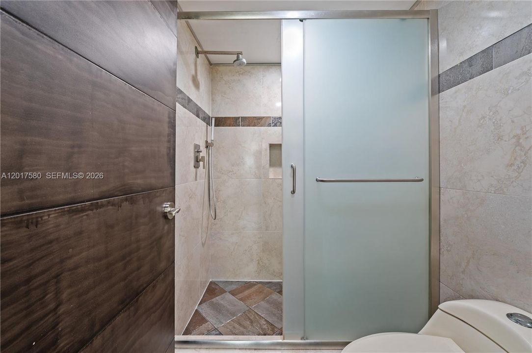 For Sale: $265,000 (2 beds, 2 baths, 1300 Square Feet)