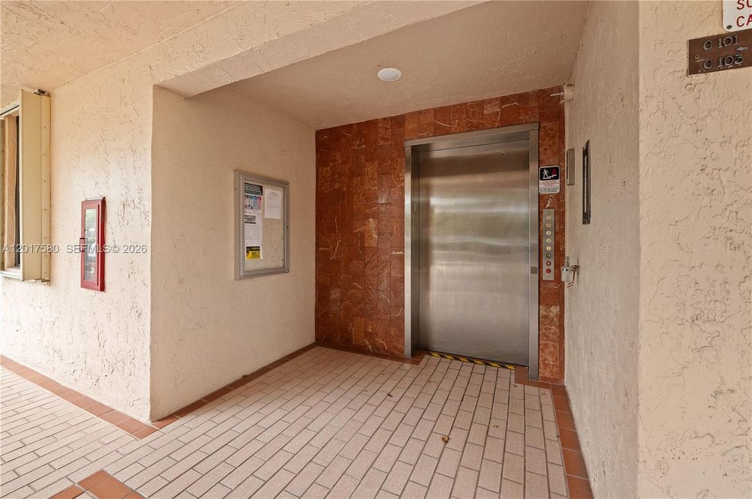 For Sale: $265,000 (2 beds, 2 baths, 1300 Square Feet)