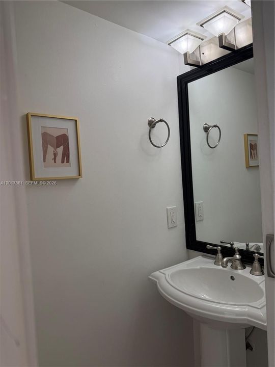 Active With Contract: $2,800 (2 beds, 2 baths, 1025 Square Feet)