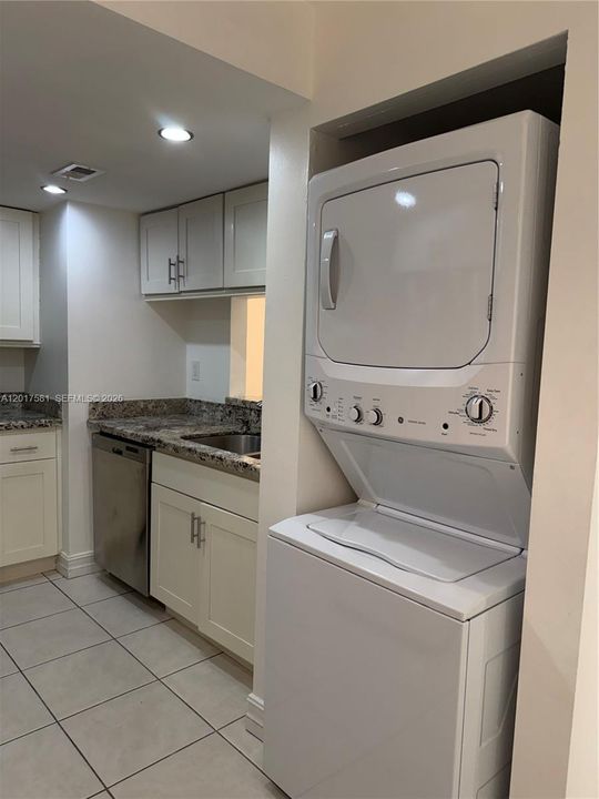 Active With Contract: $2,800 (2 beds, 2 baths, 1025 Square Feet)