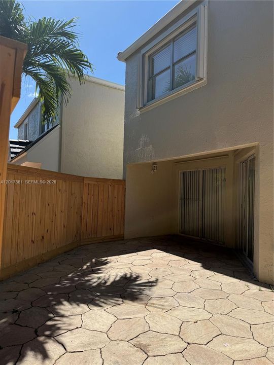 Active With Contract: $2,800 (2 beds, 2 baths, 1025 Square Feet)