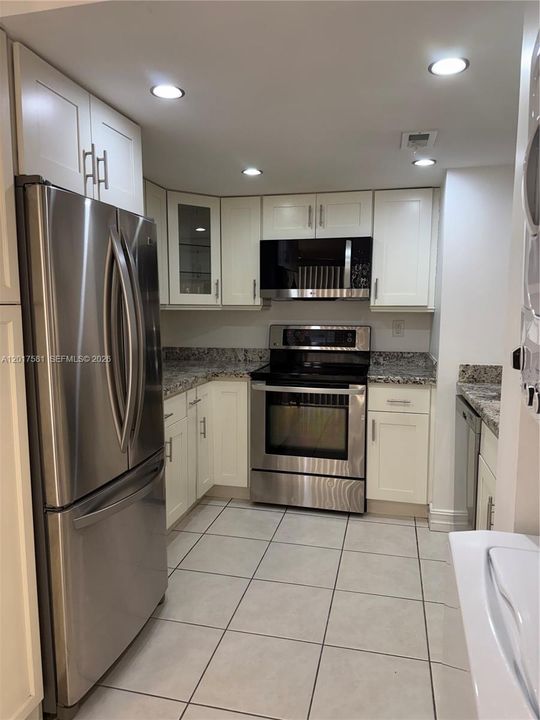 Active With Contract: $2,800 (2 beds, 2 baths, 1025 Square Feet)