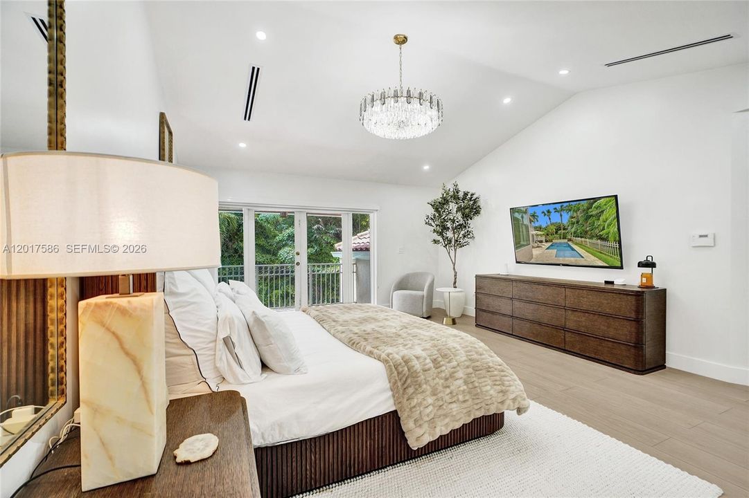 For Sale: $1,350,000 (4 beds, 2 baths, 2675 Square Feet)