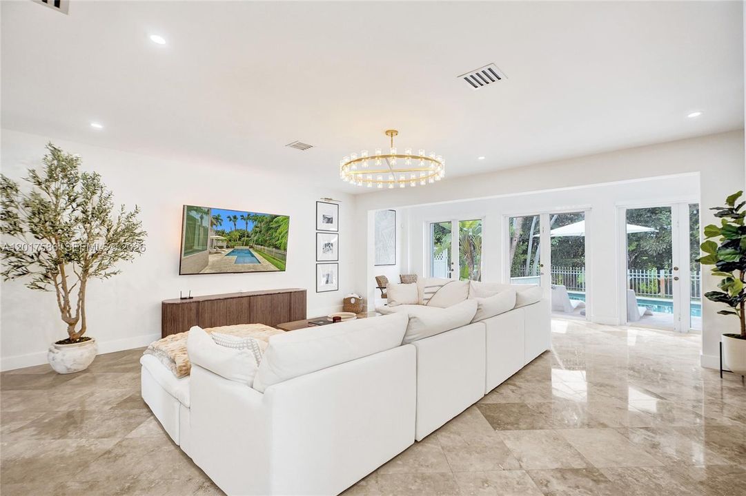 For Sale: $1,350,000 (4 beds, 2 baths, 2675 Square Feet)