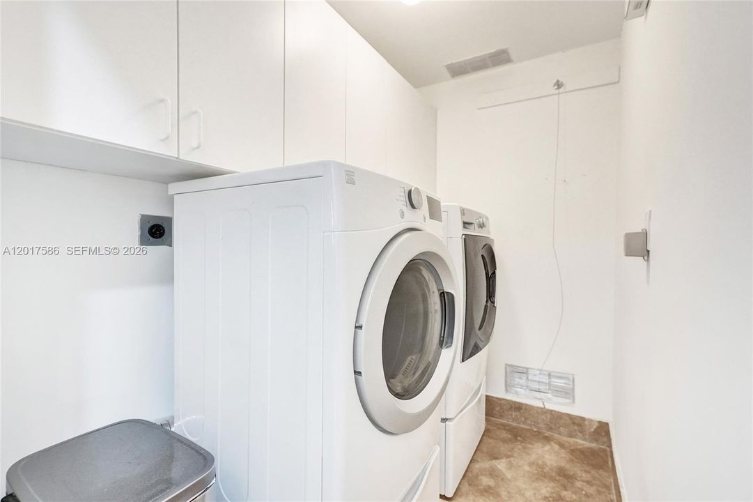 For Sale: $1,350,000 (4 beds, 2 baths, 2675 Square Feet)