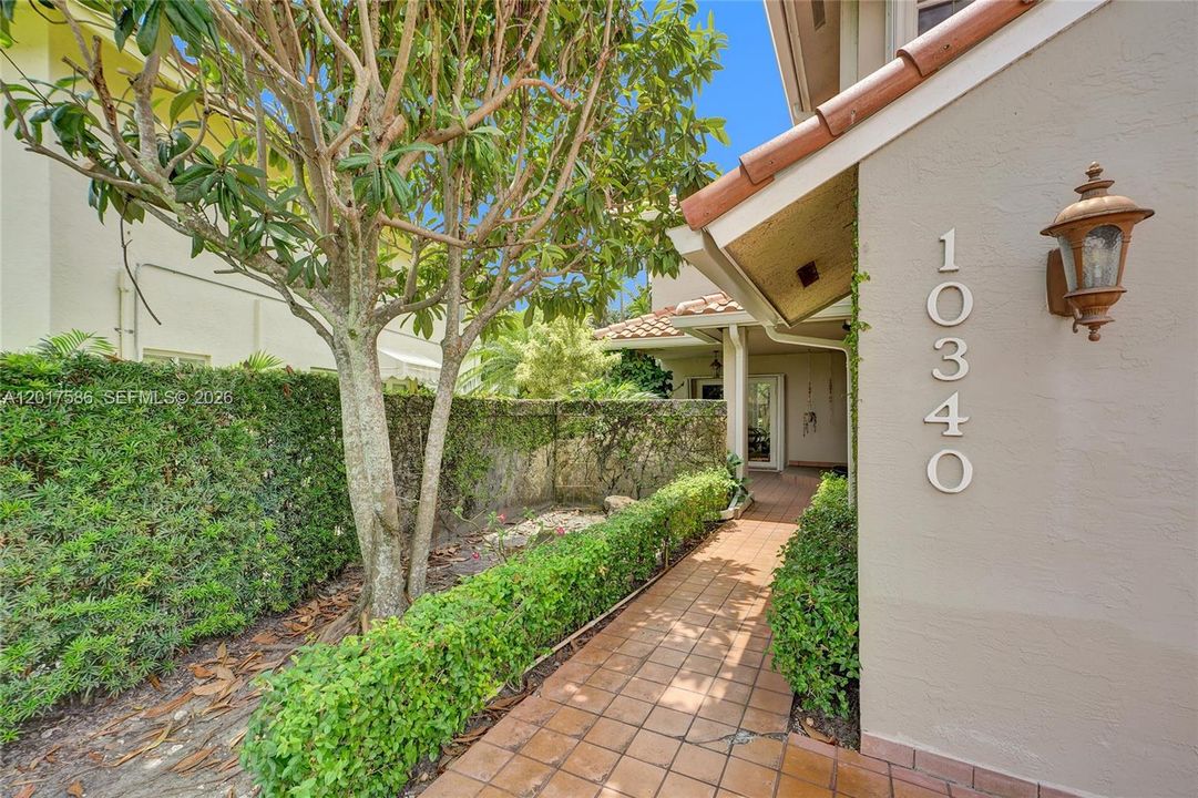 For Sale: $1,350,000 (4 beds, 2 baths, 2675 Square Feet)