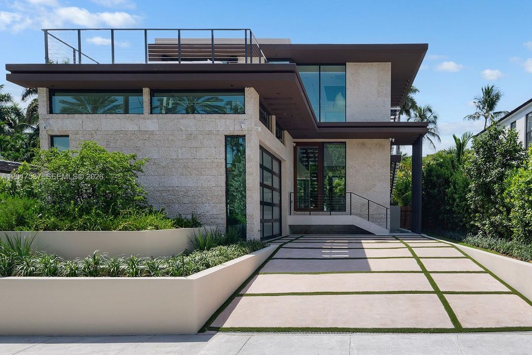 For Sale: $10,250,000 (4 beds, 4 baths, 3761 Square Feet)