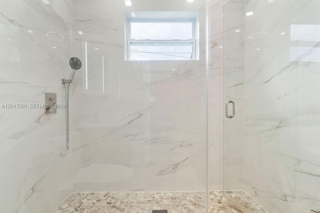 В аренду: $12,500 (4 спален, 3 ванн, 2400 Квадратных фут)