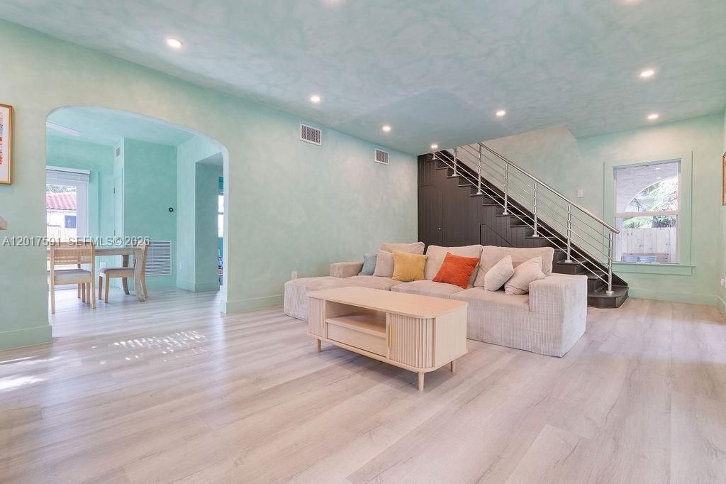 В аренду: $12,500 (4 спален, 3 ванн, 2400 Квадратных фут)