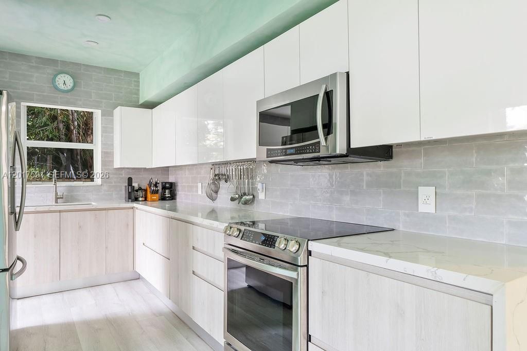 В аренду: $12,500 (4 спален, 3 ванн, 2400 Квадратных фут)