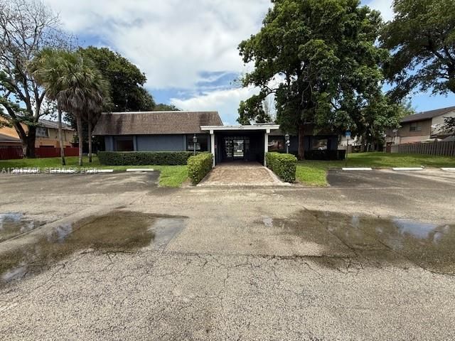 For Sale: $299,000 (3 beds, 2 baths, 1624 Square Feet)