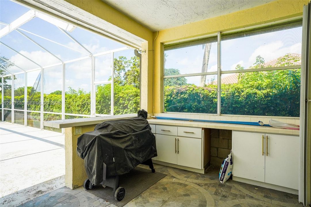 For Sale: $675,000 (4 beds, 3 baths, 2580 Square Feet)