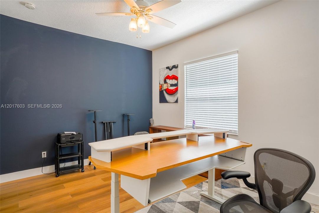 For Sale: $675,000 (4 beds, 3 baths, 2580 Square Feet)