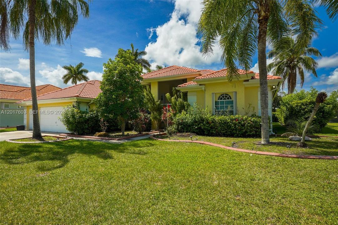 For Sale: $675,000 (4 beds, 3 baths, 2580 Square Feet)