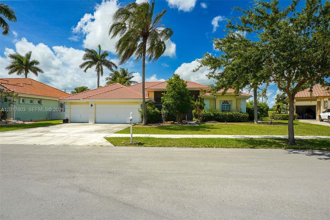 For Sale: $675,000 (4 beds, 3 baths, 2580 Square Feet)