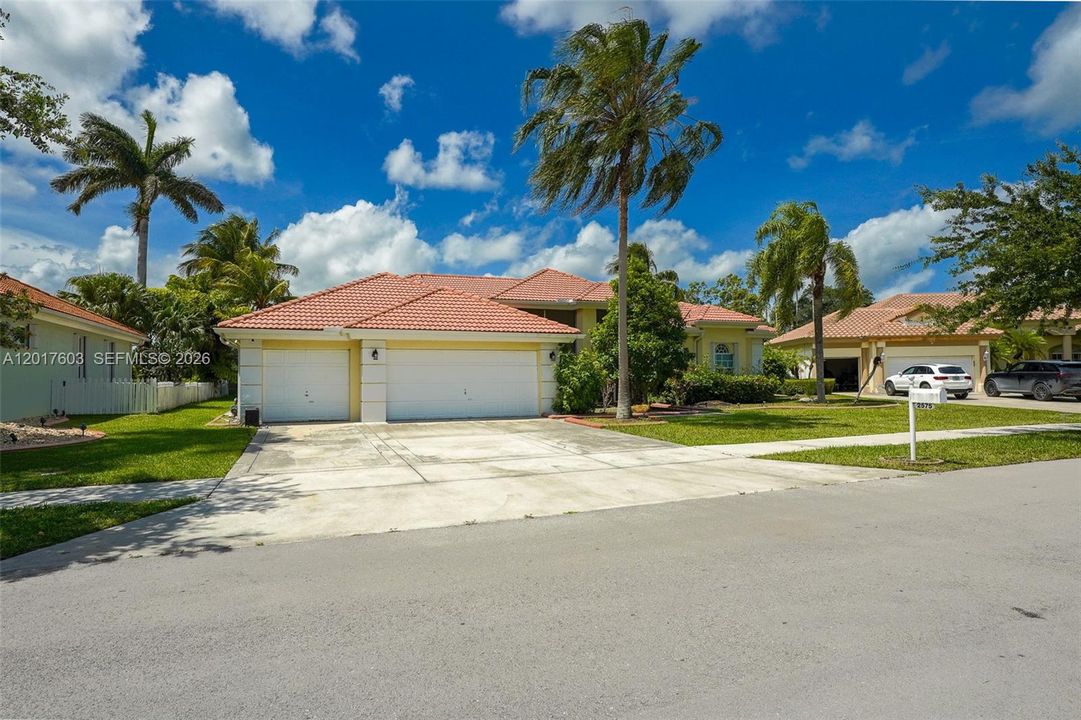 For Sale: $675,000 (4 beds, 3 baths, 2580 Square Feet)