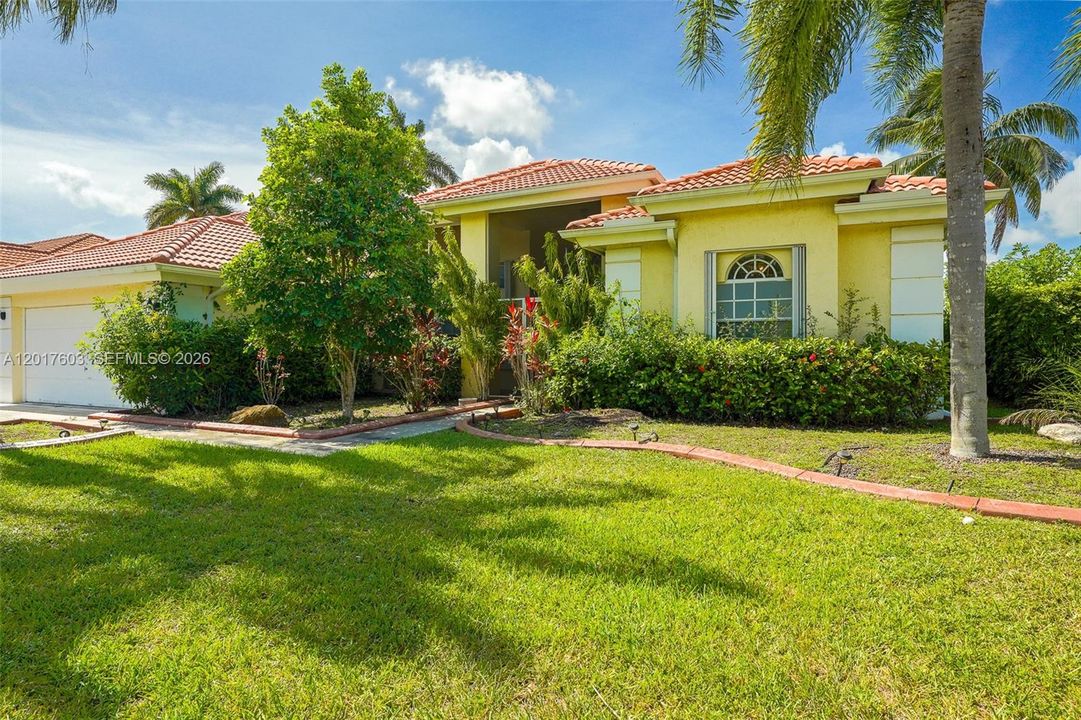For Sale: $675,000 (4 beds, 3 baths, 2580 Square Feet)