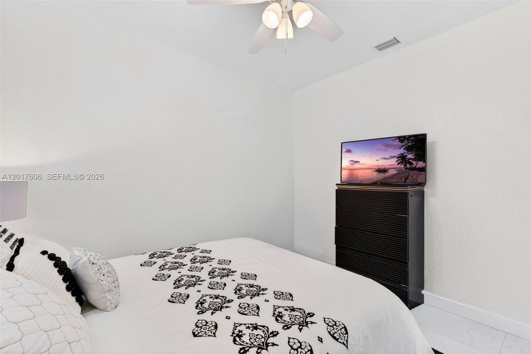 В аренду: $3,800 (3 спален, 2 ванн, 1739 Квадратных фут)
