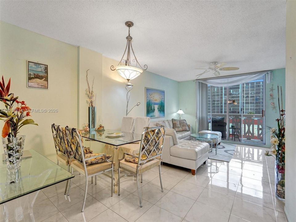 For Rent: $1,790 (1 beds, 1 baths, 850 Square Feet)