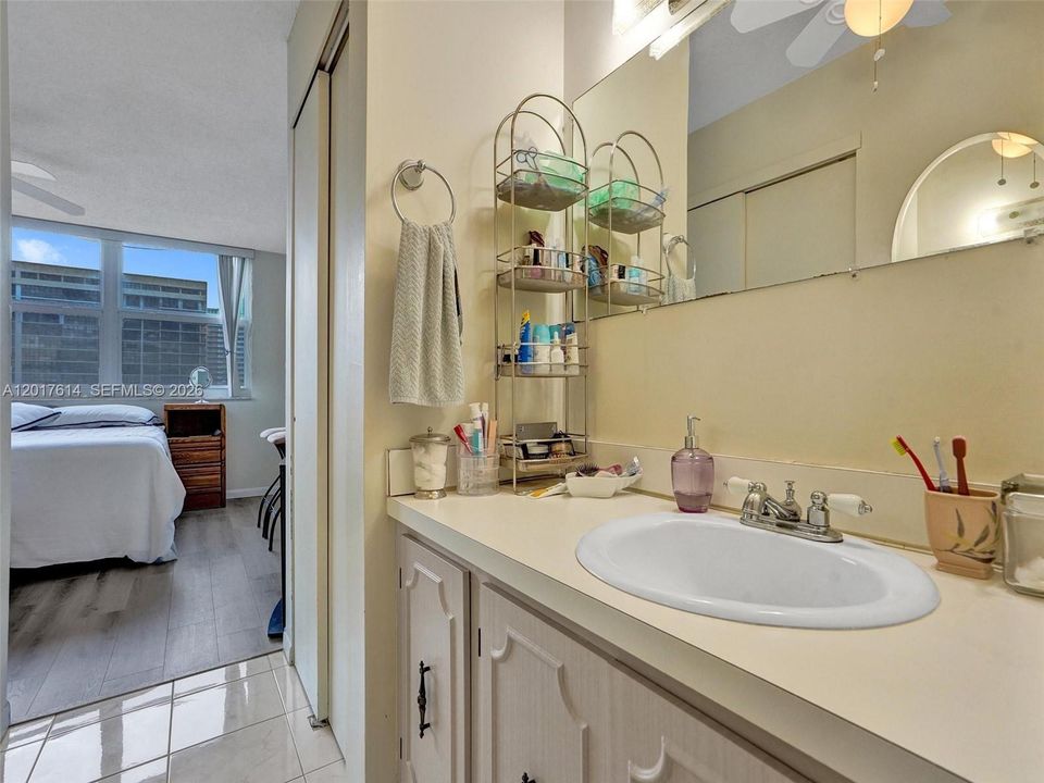 For Rent: $1,790 (1 beds, 1 baths, 850 Square Feet)