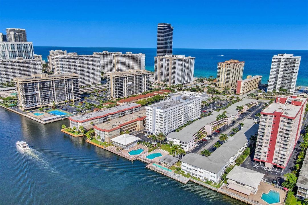 For Rent: $1,790 (1 beds, 1 baths, 850 Square Feet)