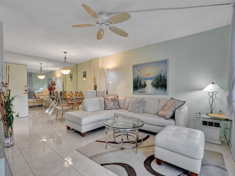 For Rent: $1,790 (1 beds, 1 baths, 850 Square Feet)