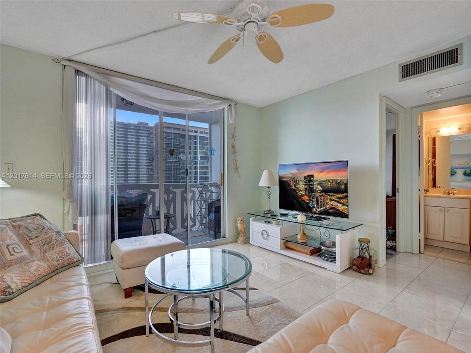 For Rent: $1,790 (1 beds, 1 baths, 850 Square Feet)