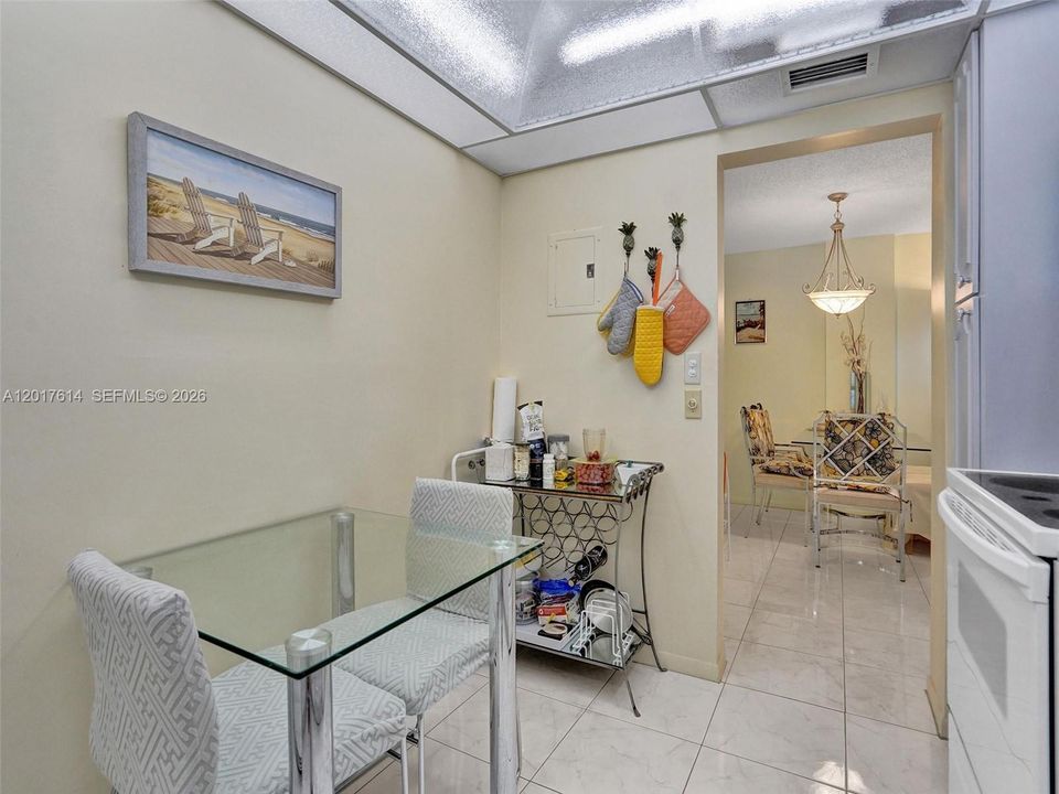 For Rent: $1,790 (1 beds, 1 baths, 850 Square Feet)