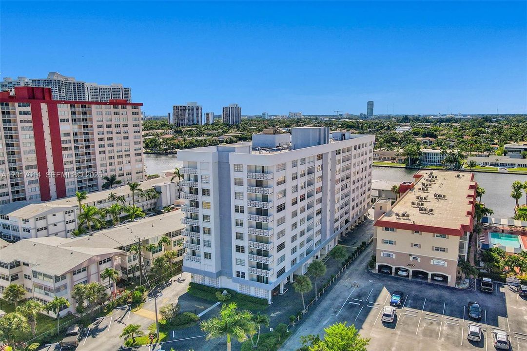 For Rent: $1,790 (1 beds, 1 baths, 850 Square Feet)