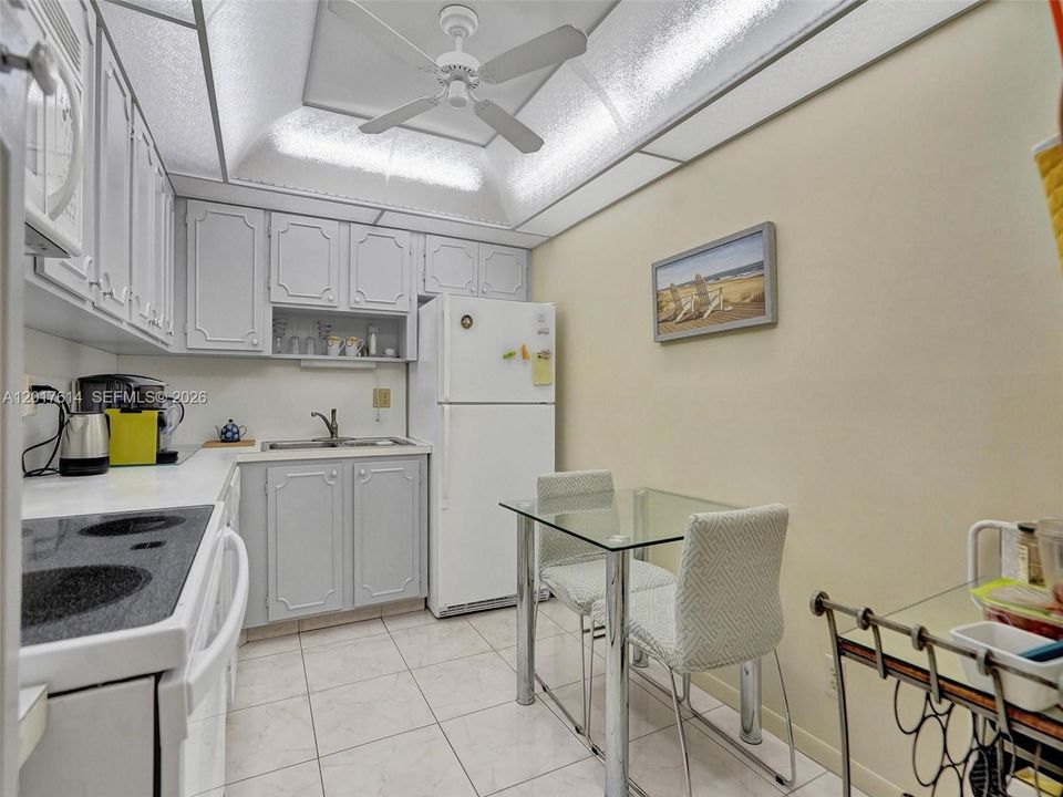 For Rent: $1,790 (1 beds, 1 baths, 850 Square Feet)