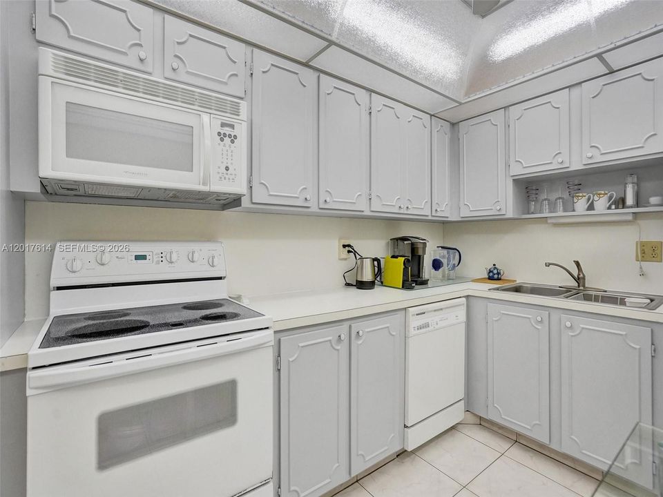 For Rent: $1,790 (1 beds, 1 baths, 850 Square Feet)
