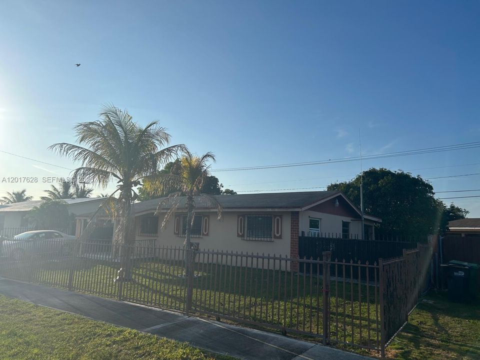 Activo con contrato: $395,000 (3 camas, 1 baños, 1722 Pies cuadrados)