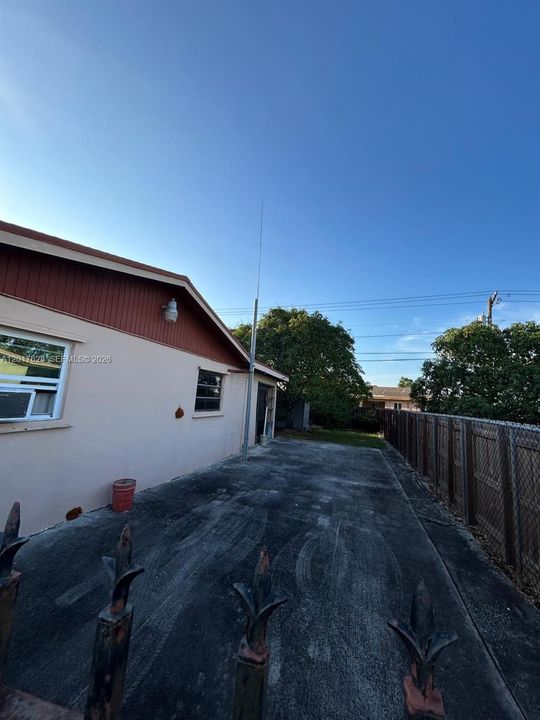 Activo con contrato: $395,000 (3 camas, 1 baños, 1722 Pies cuadrados)